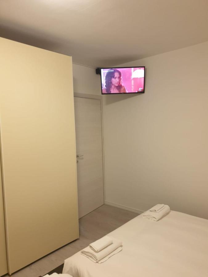 J&M House -Fronte Ospedale- Incluso Netflix E Disney Plus Udine Exterior foto
